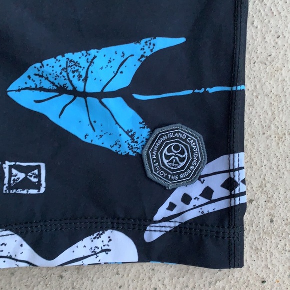 Hawaiian Island Creations board shorts - Picture 2 of 2